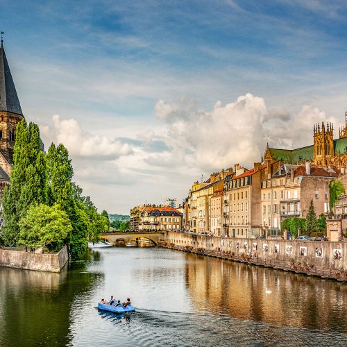 Ville de Metz - Temple neuf et rivage de la moselle